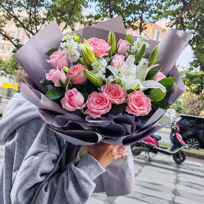 佳木斯11朵戴安娜粉玫瑰百合，与你一起追逐梦想